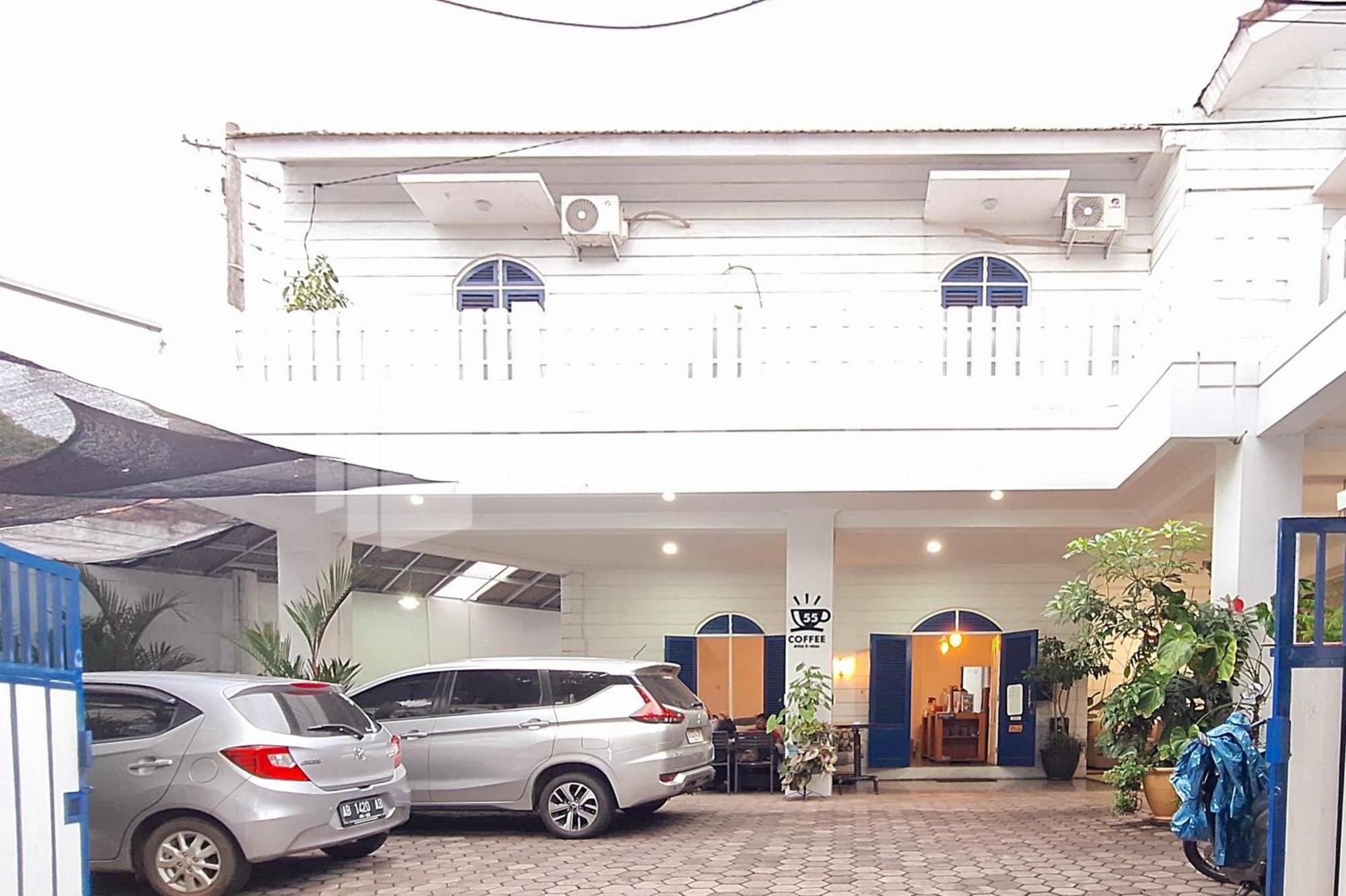 House N Coffee 55 Temanggung Redpartner Hotel Exterior photo